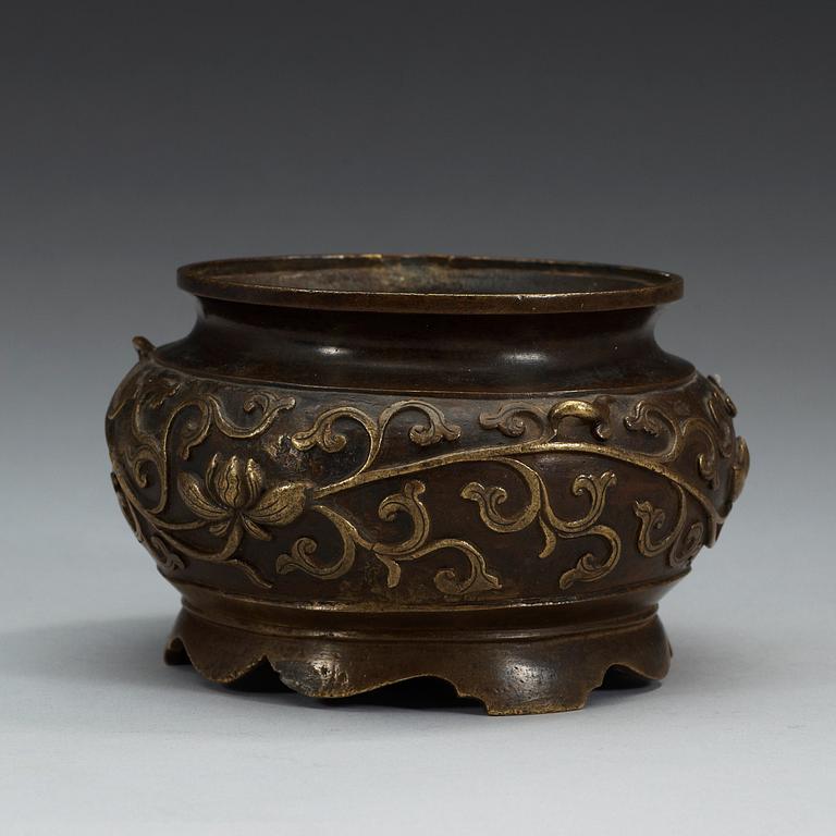 A bronze censer, Qing dynasty, 19th Century.