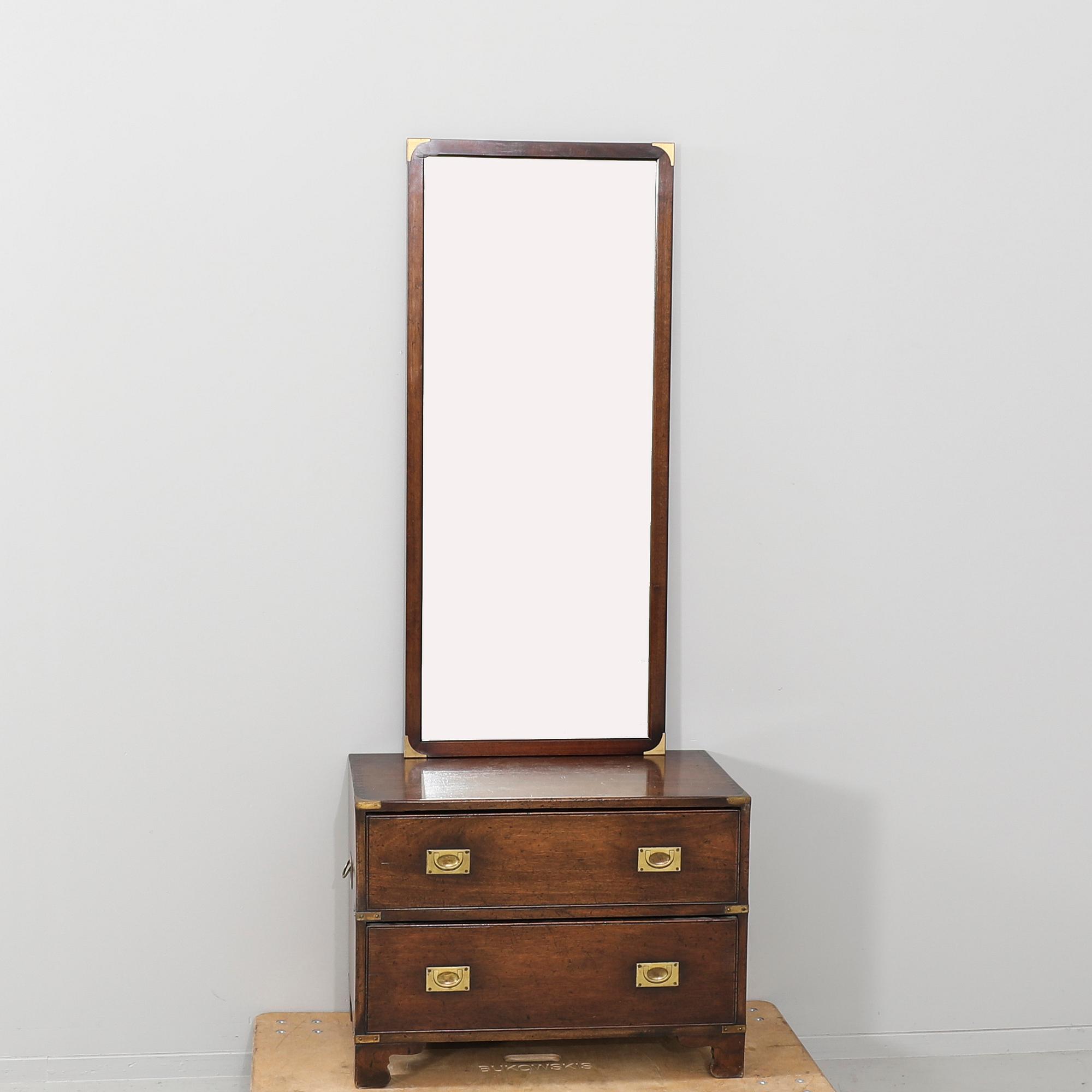 A two pcs English mahogany dresser and mirror later part of  the 20th century.