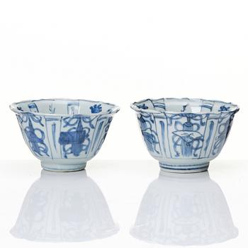 Two blue and white bowls, Ming dynasty, Wanli (1572-1572-1620).