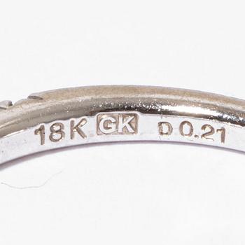 Ring 18K white gold set with round brilliant-cut diamonds.