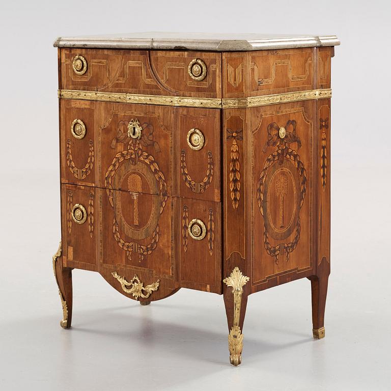 BYRÅ. Tillskriven Jonas Hultsten (mästare i Stockholm 1773-1794). Gustaviansk.