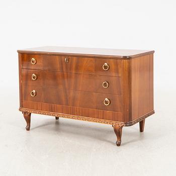 A 1940s mahogany dresser.