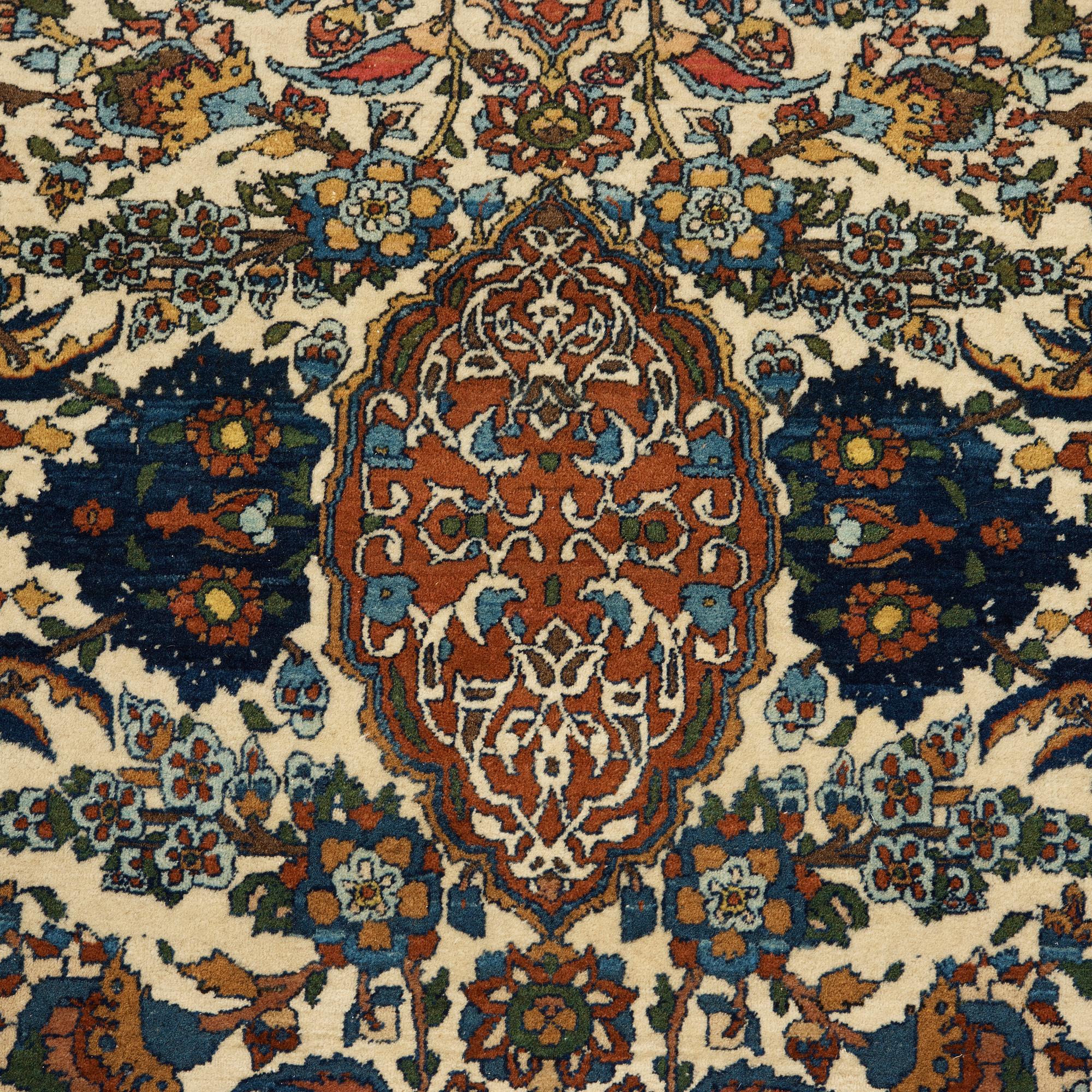 A semi-antique carpet from Esfahan, around 216 x139 cm.