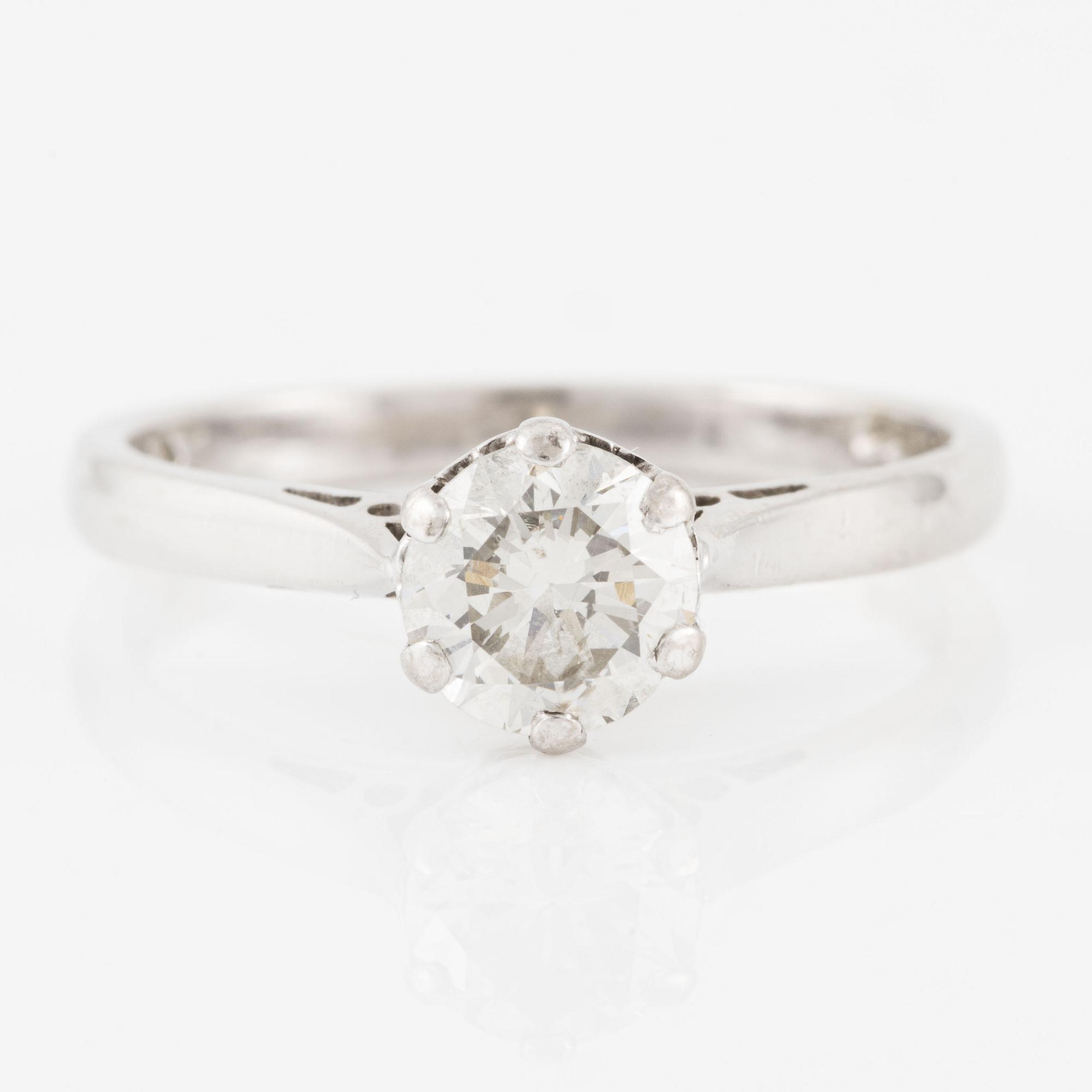 Ring 18K white gold with brilliant-cut diamond.