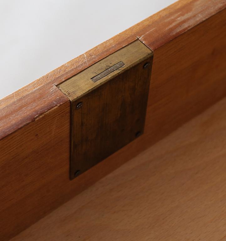 BYRÅ, gustaviansk stil, 1900-talets andra hälft.