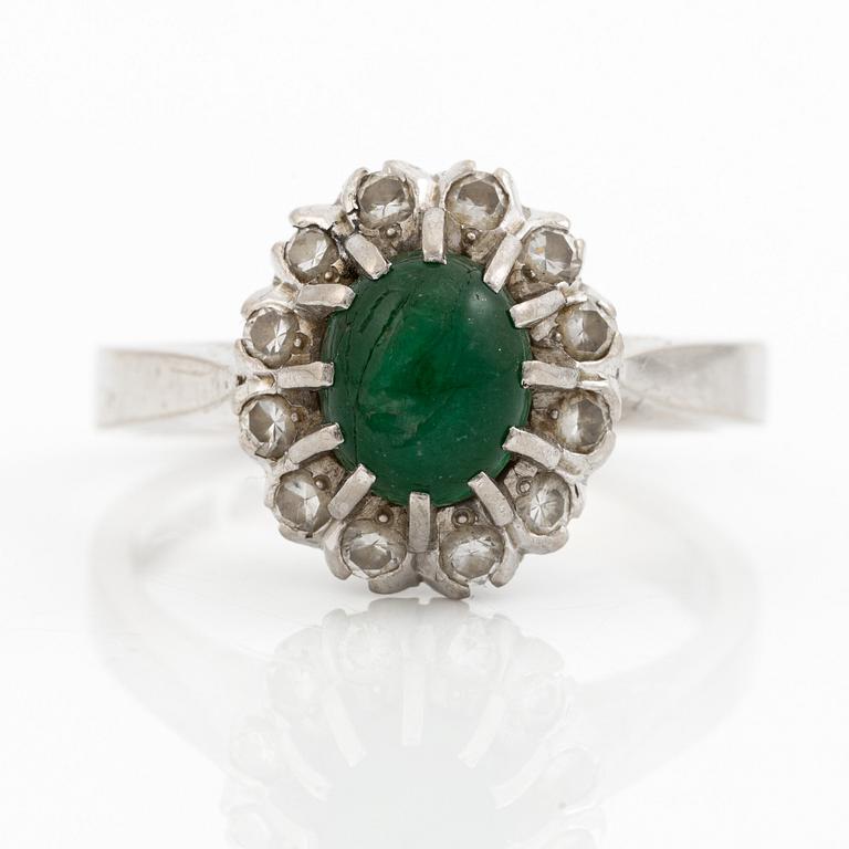 Ring, 18K white gold with cabochon-cut emerald and brilliant-cut diamonds.