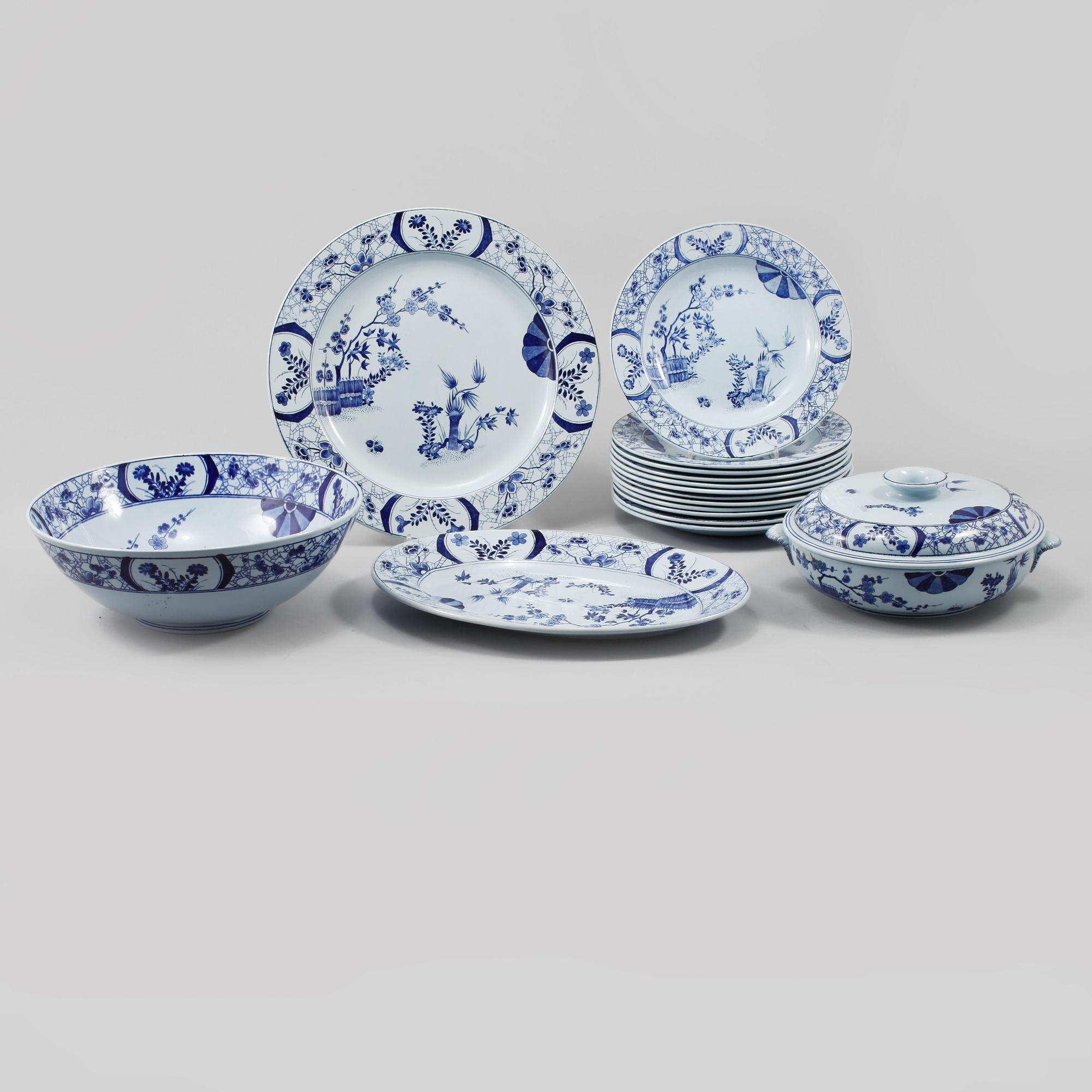 SERVISDELAR, 16 st, fajans, "Japon", Creil Montereau, Frankrike, omkring sekelskiftet 1900.