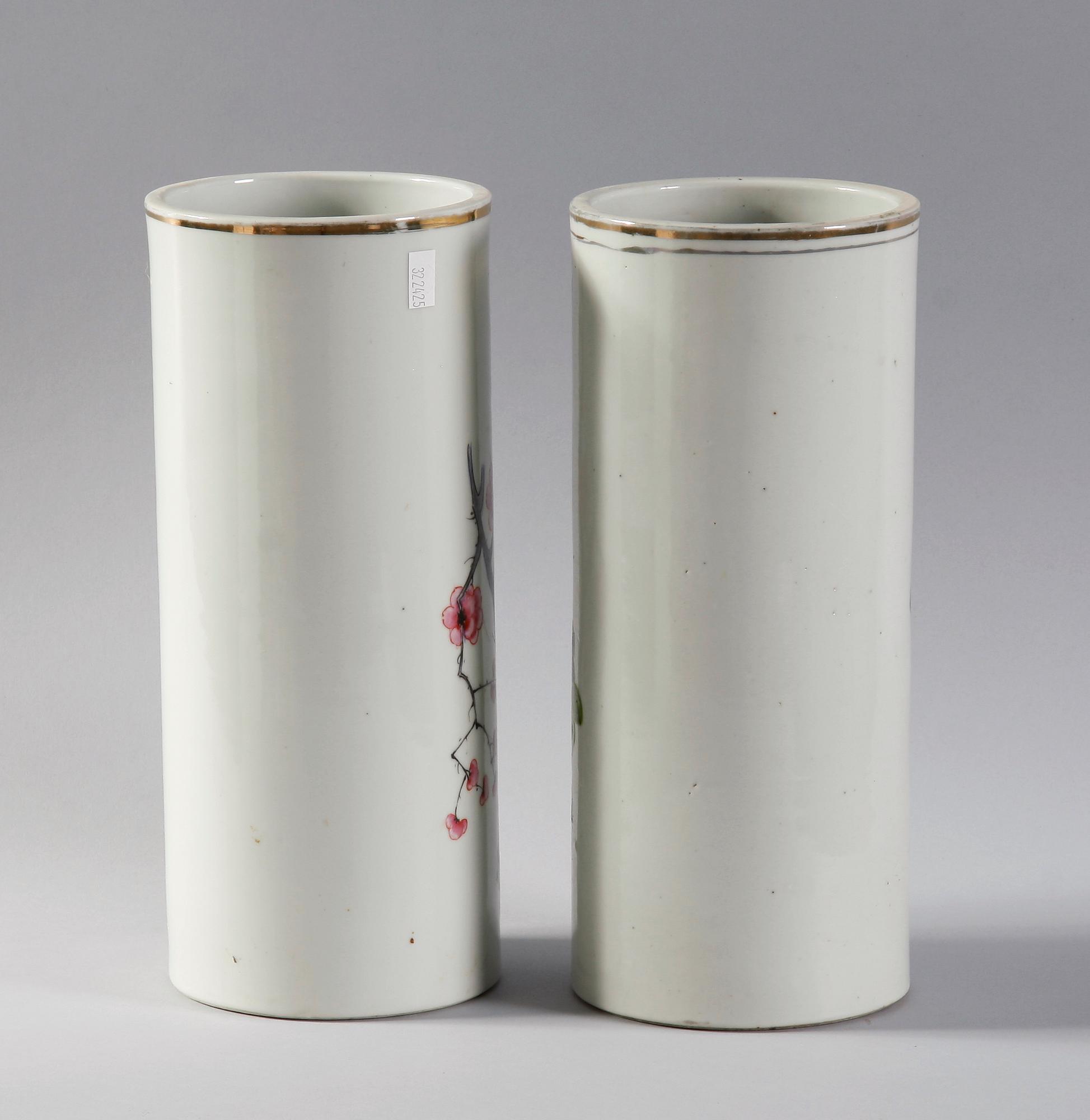 PENSELVASER, 2 st, porslin, Kina, 1900-tal.