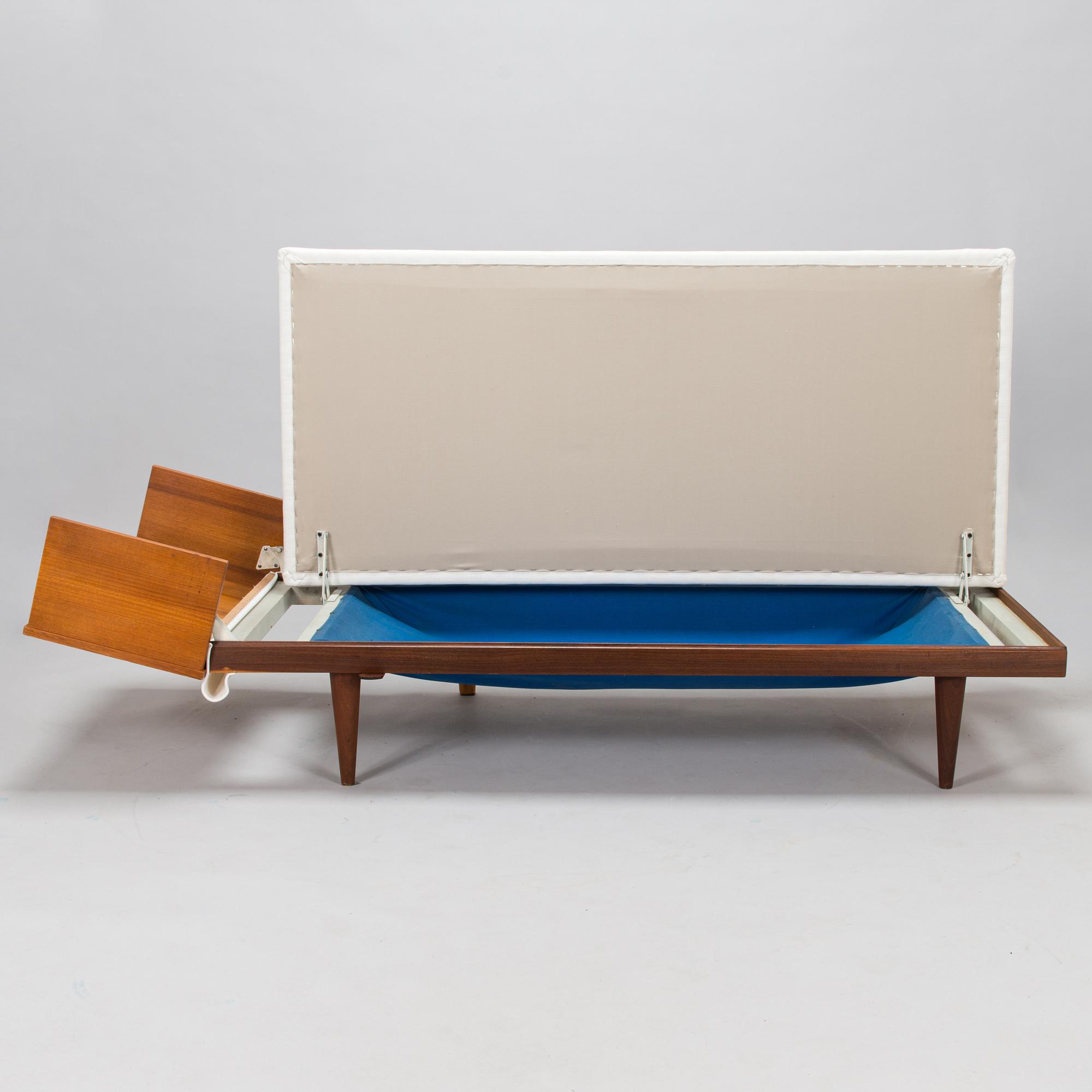 Haldor Vik & Ingmar Relling, a 'Svane' sofa, from the Svane-series, Ekornes Fabrikker A/S, Norge, circa 1970.