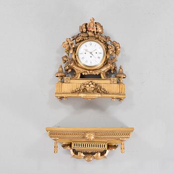 A mantlepiece clock with console from the second half of the 19th century.