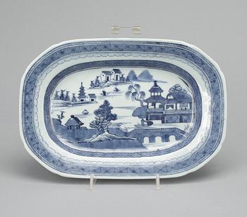 STEKFAT, 3 st, porslin, Qingdynastin, Jiaqing (1796-1820).