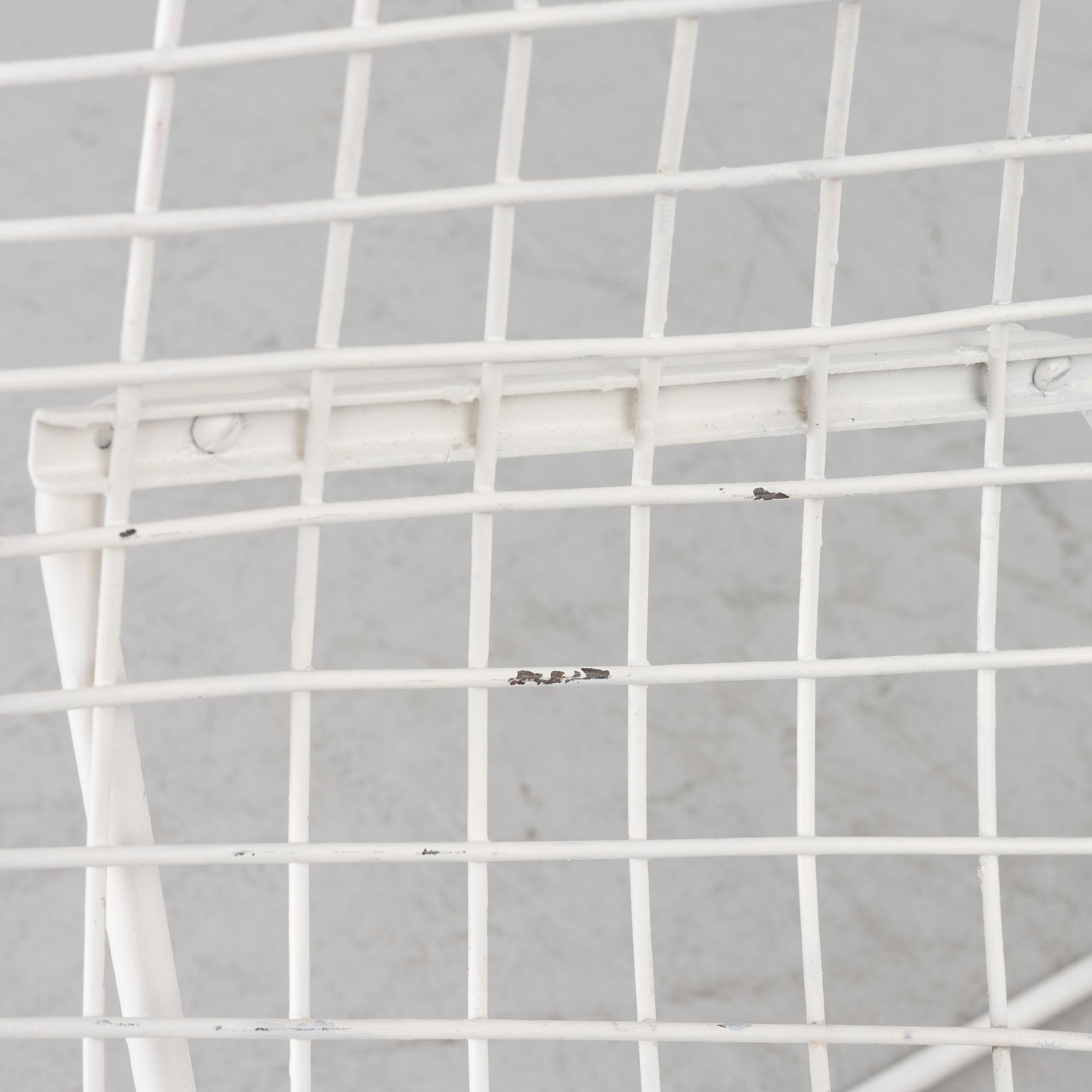 Harry Bertoia, a 'Diamond Chair'.