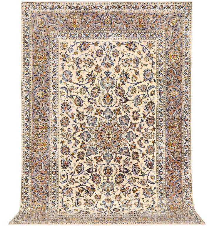 A Keshan carpet, c. 340 x 218 cm.