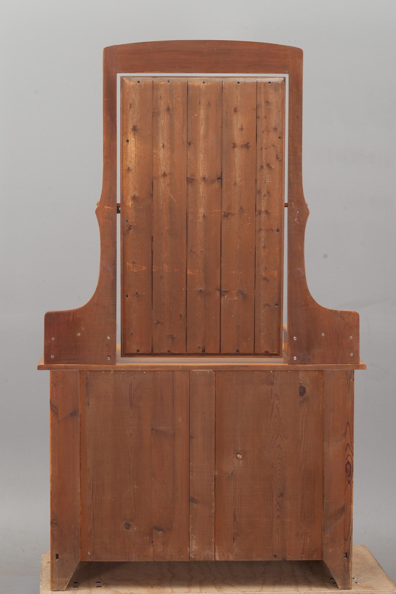 SPEGELBYRÅ, jugend. Östeuropa. 1900-talets början.