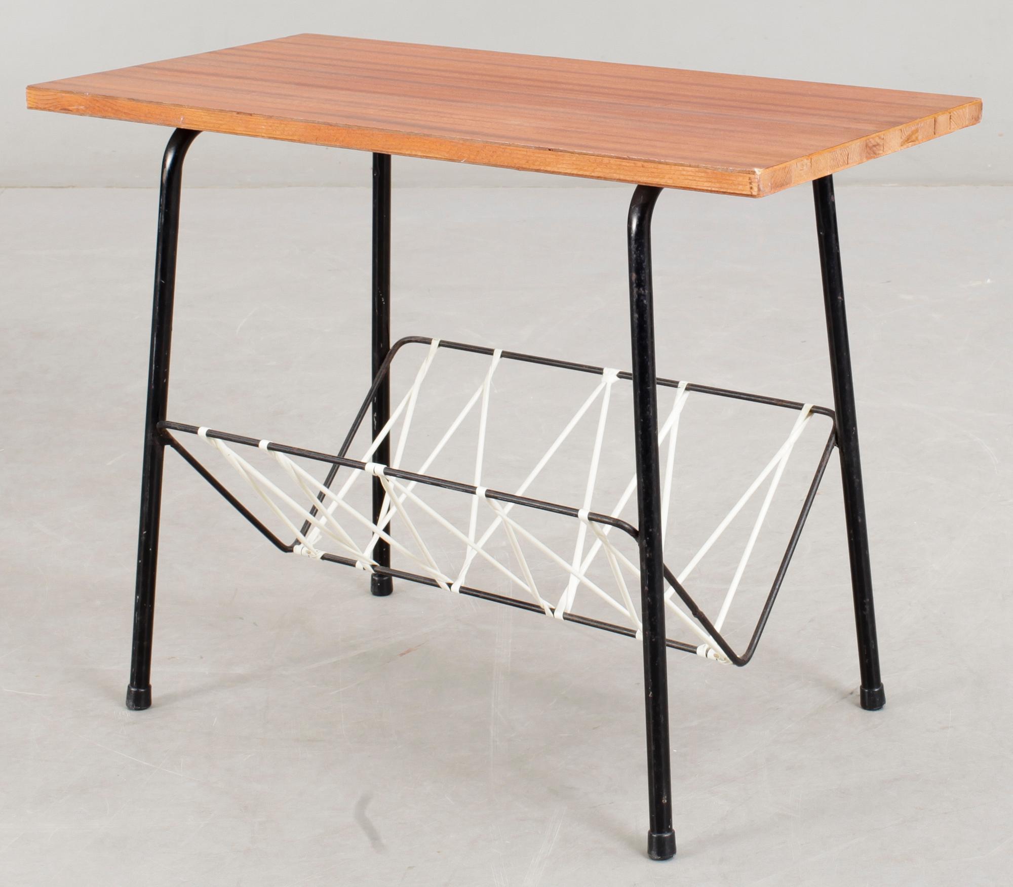 BORD med TIDNINGSHYLLA, 1960-tal.