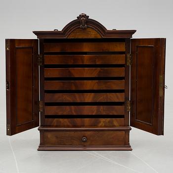 VÄGGSKÅP, England, 1800-talets mitt.
