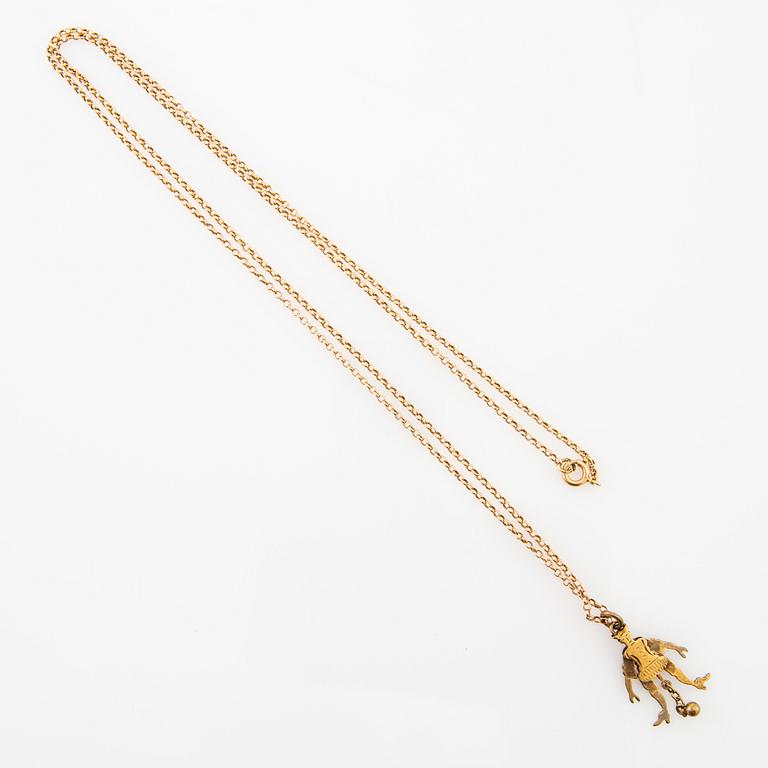 Halsband med kedja av 18K guld, hänge i form av en "sprattelgubbe" av 8K guld.