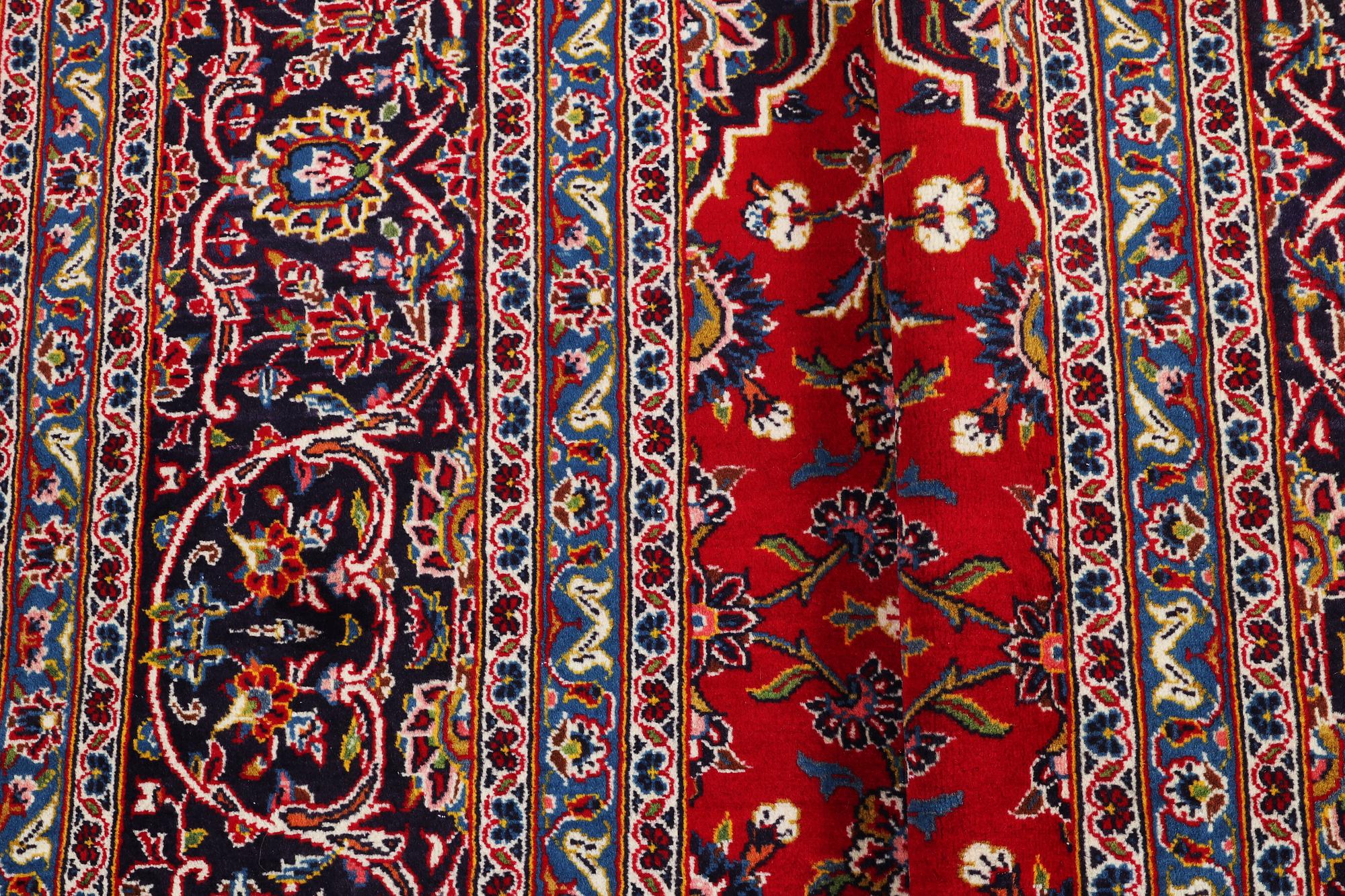 A carpet, Kashan, ca 360 x 247 cm.