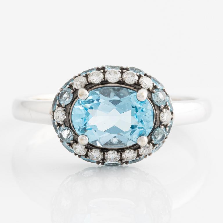 Ring, vitguld med topaser och små briljantslipade diamanter.