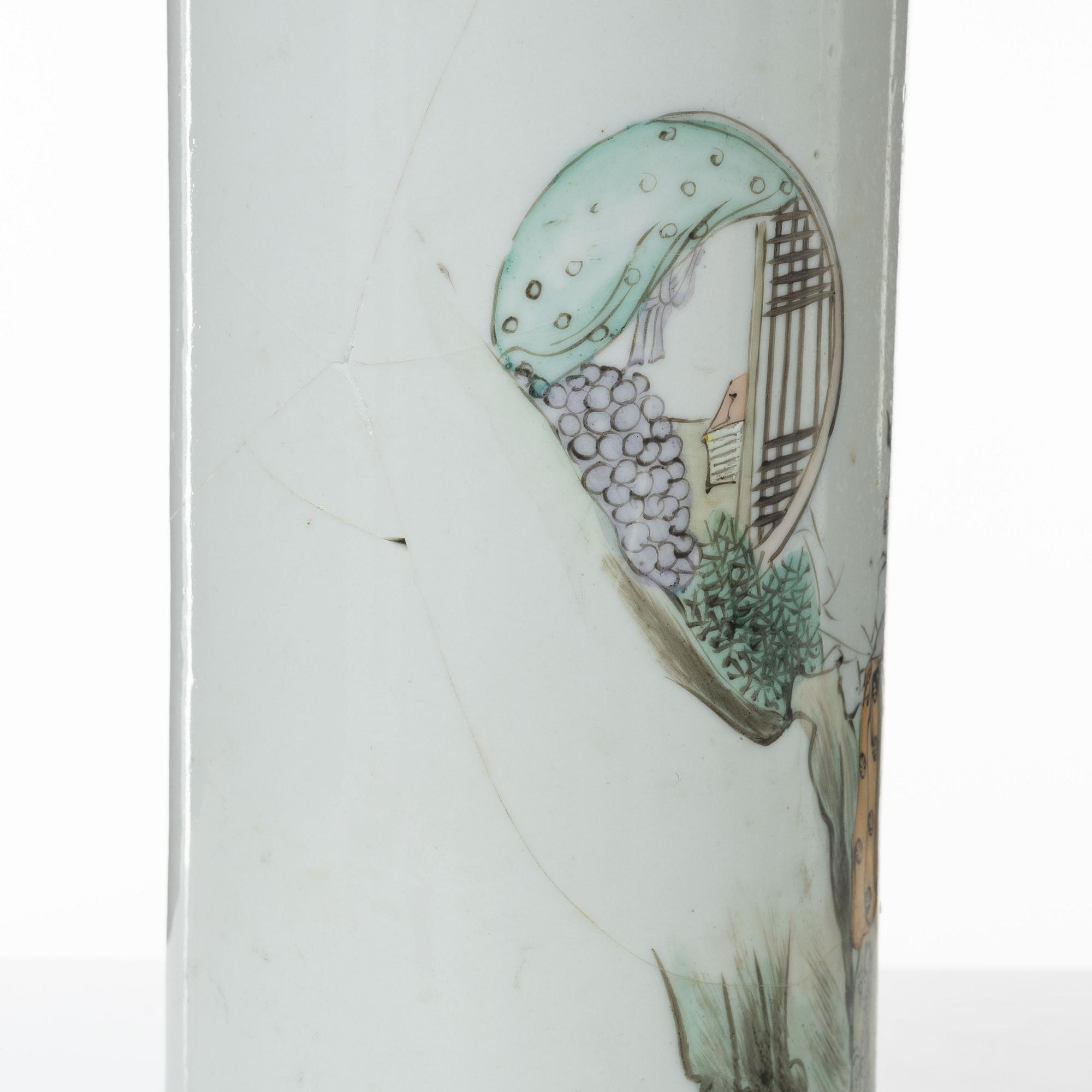 A pair of porcelain vases and a pair of table lamps, China, 20th Century.