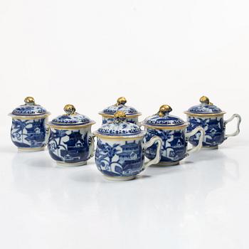 Service pieces, 12 pieces, company porcelain. Qing dynasty, circa 1800.
