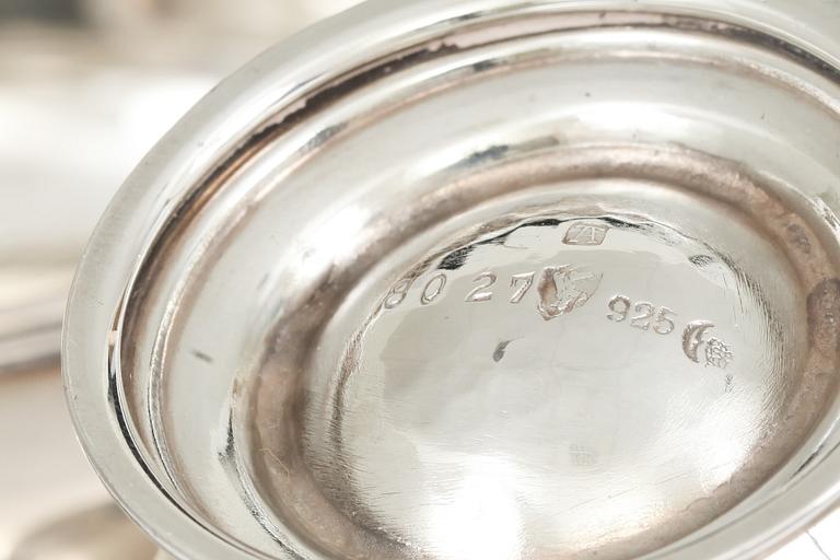 GRÄDDKANNA, SOCKERSKÅL samt BRICKA, sterlingsilver. 1900-talets andra kvartal. Tot vikt 519 g.
