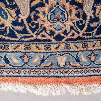 A carpet, Old Sarouk, parobably, ca 393 x 287 cm.