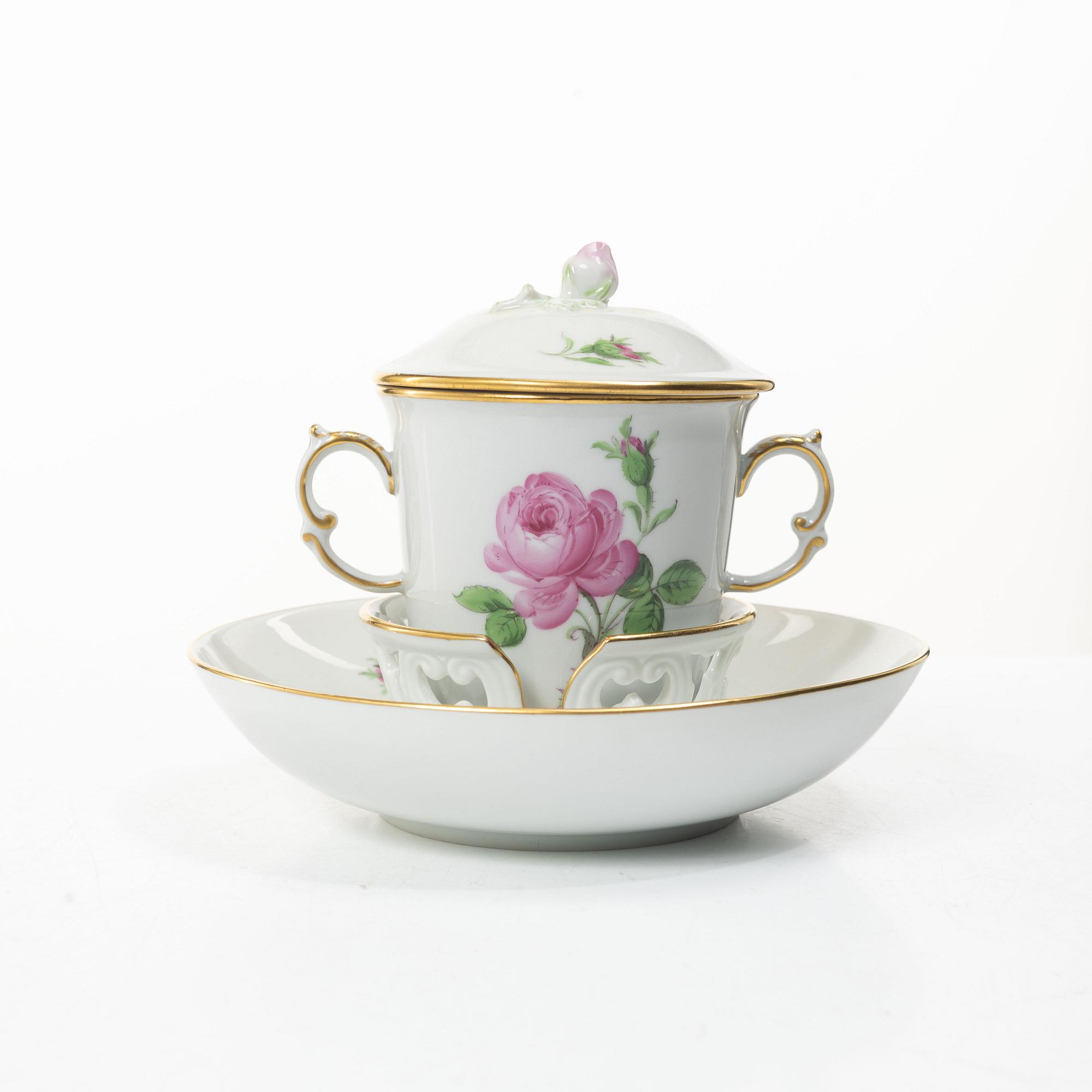 Meissen, A 55 piece "Meissen Rose" (Rote rose/Meissener rose) porcelain dinner service, 20th century.