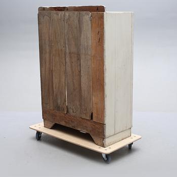 VITRINSKÅP, modern tillverkning av äldre delar.