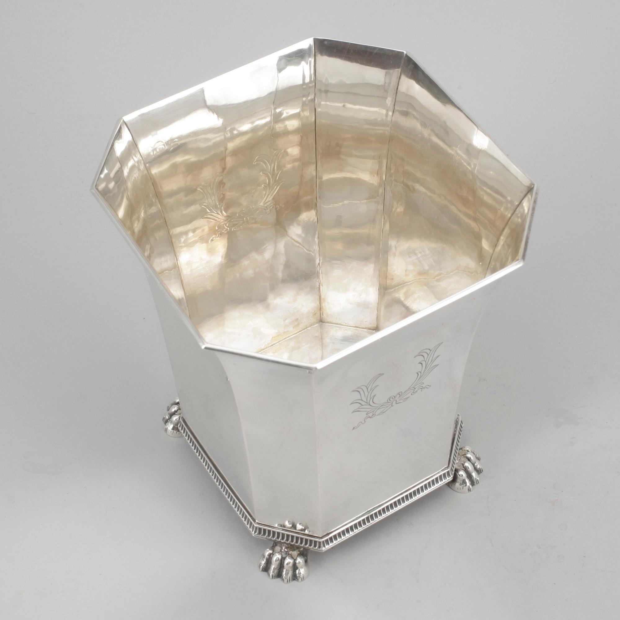 VAS / YTTERFODER, silver, WA Bolin Stockholm 1931. Vikt ca 780 gram.