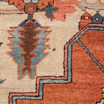 An antique Heris Serapi carpet, ca 391-408 x 298 cm.