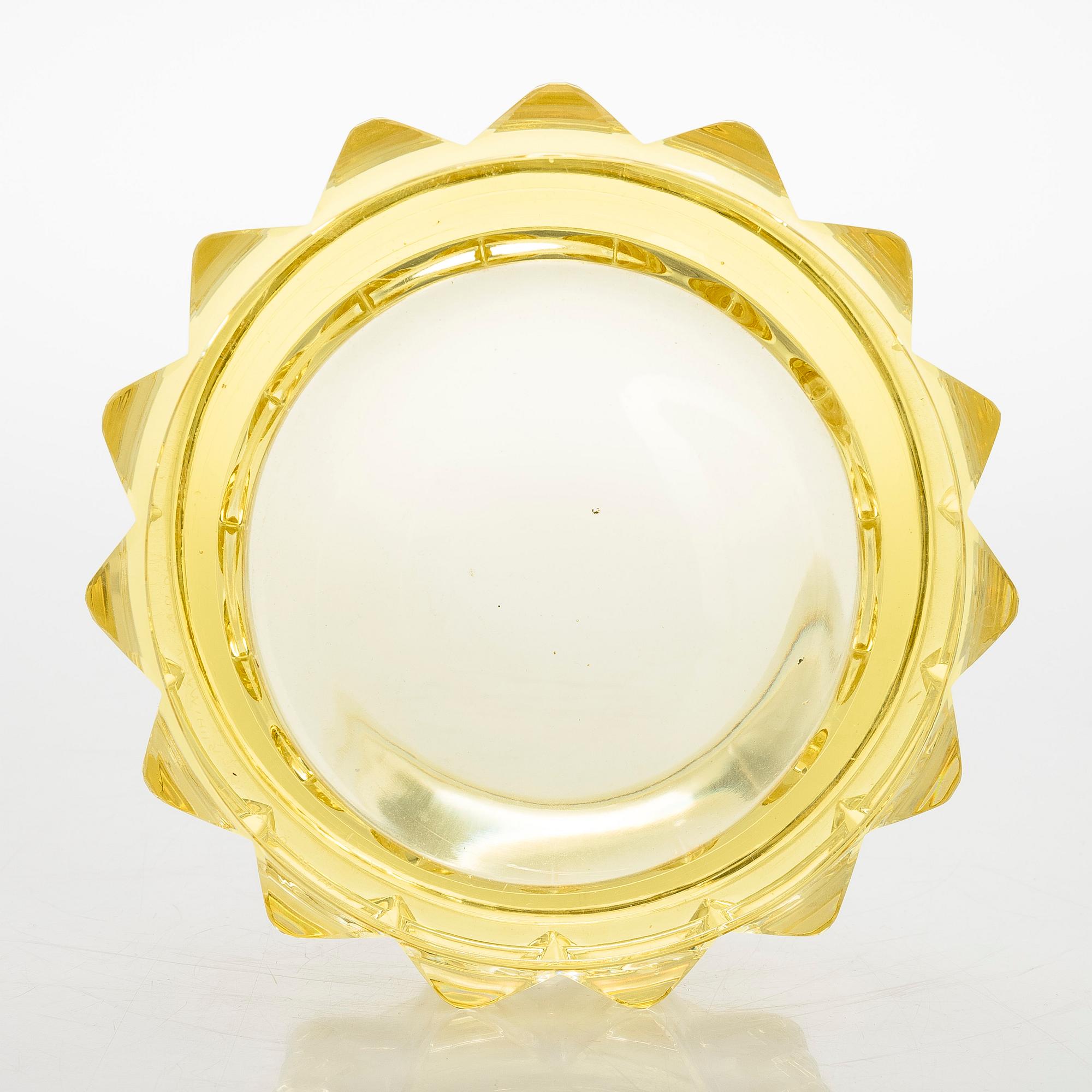 Aimo Okkolin, a 'Serpentine' 6577 bowl signed Aimo Okkolin Riihimäen Lasi Oy.