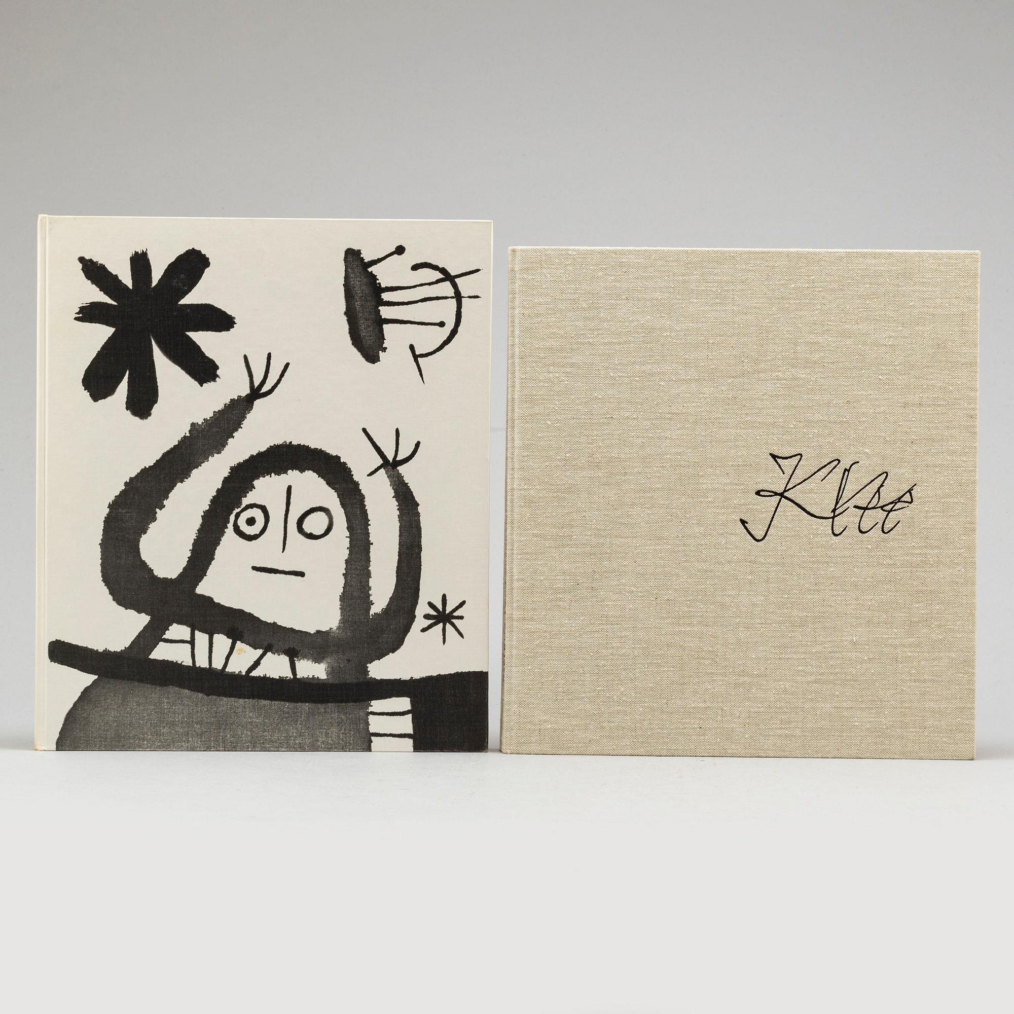 A collection of sixteen art books.