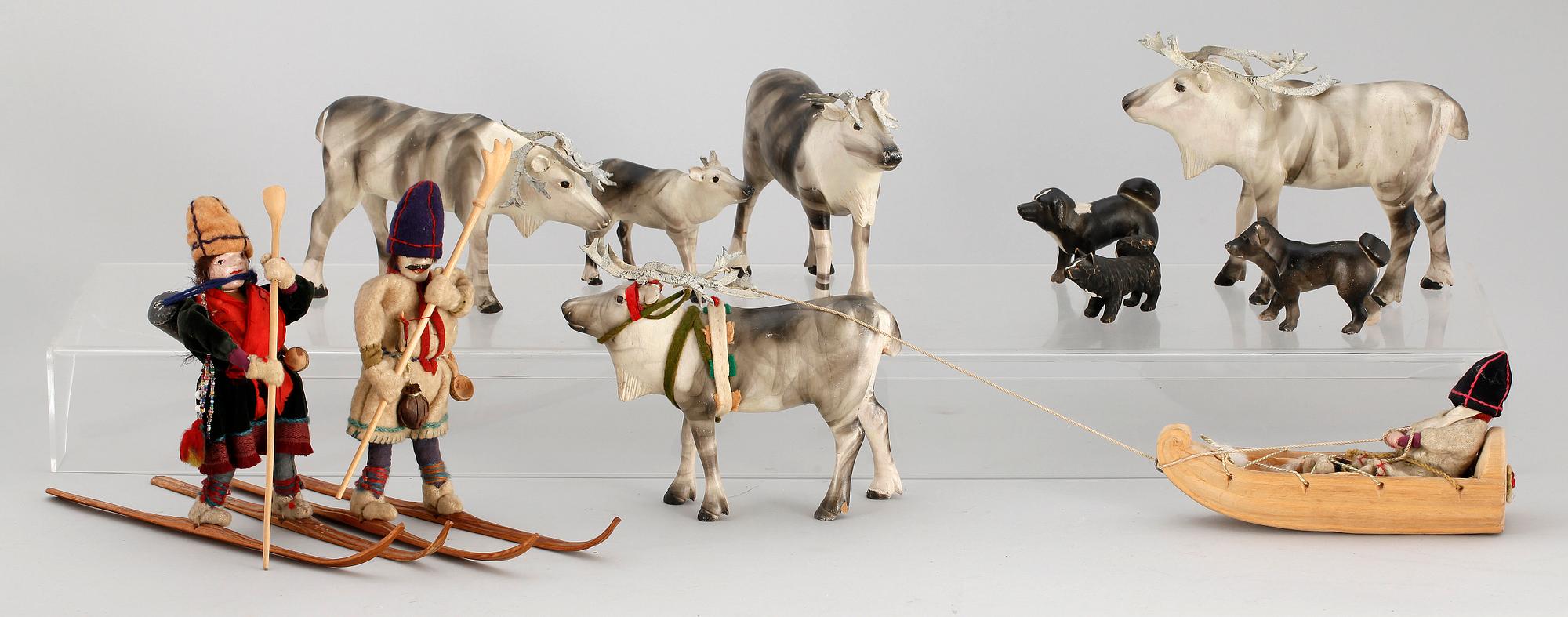 PARTI SAMEFIGURER, 11 delar, trä, 1900-talets första hälft.