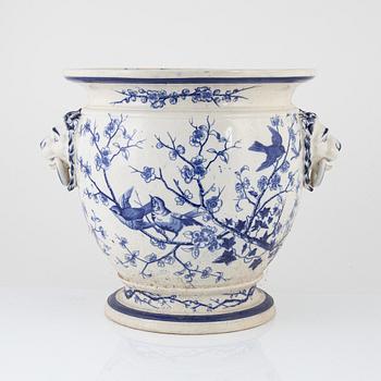 A "Fågel" creamware flower pot, Gustafsberg, Sweden, around 1900.