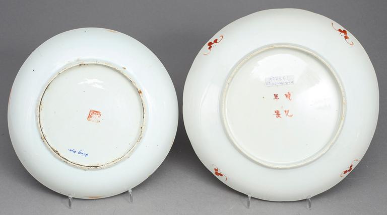 SKÅLFAT, 2 st. Porslin, Kina, 1800-tal.