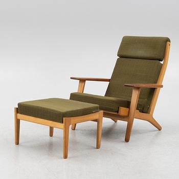 Hans J. Wegner, fåtölj med fotpall, "GE-290" Getama Gedsted, Danmark.