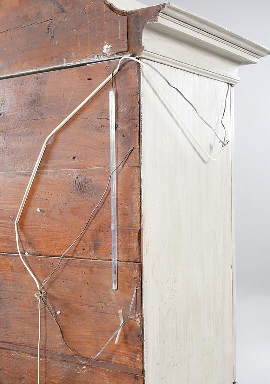 VITRINSKÅP, delvis rokoko, 1700-tal.