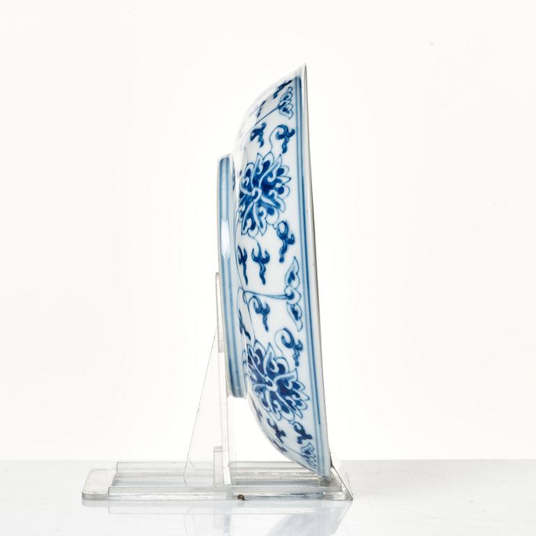 A blue and white lotus dish, Qing dynasty with Guangxu six character mark.