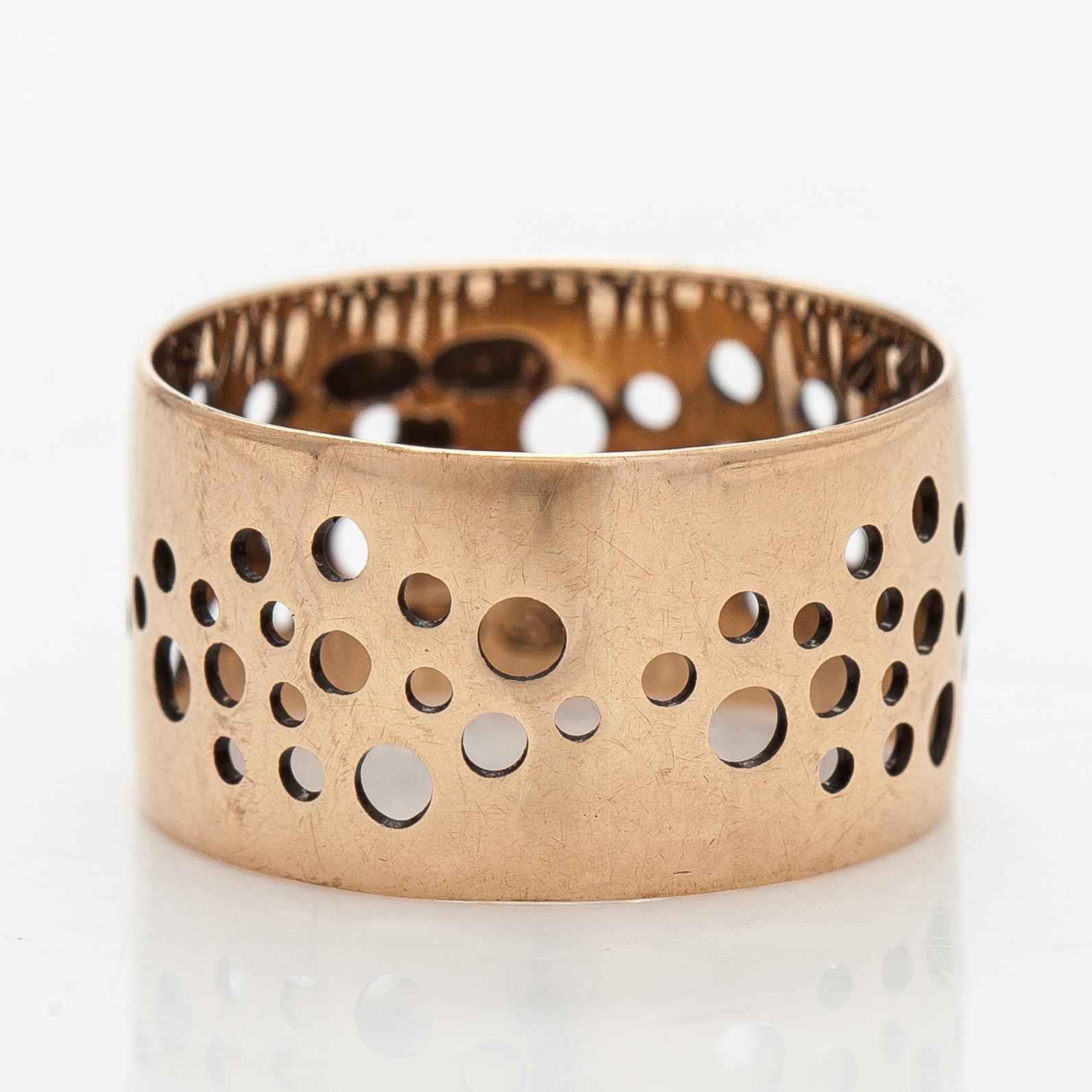 Liisa Vitali, ring, "Myrstigen", 14K guld, Westerback, Helsingfors 1971.