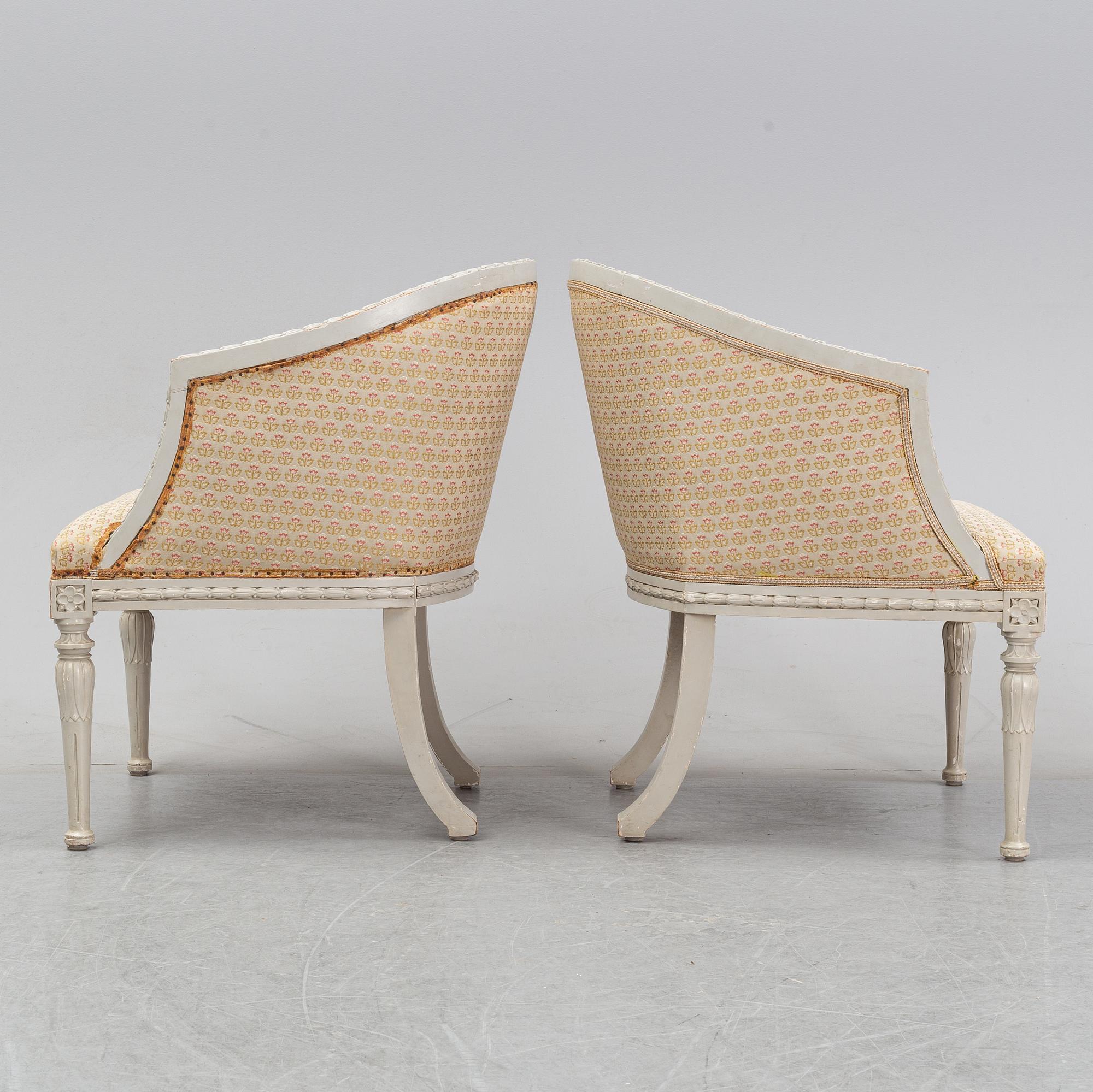 Salongsmöbel, två fåtöljer samt soffa, gustaviansk stil, 1900-talets början.