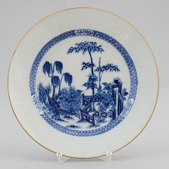 A soft paste porcelain plate, Qing dynasty, early 18th century.