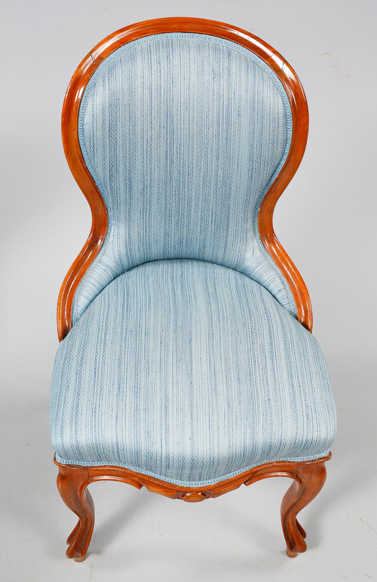 EMMAFÅTÖLJER, ett par, nyrokoko, sent 1800-tal.