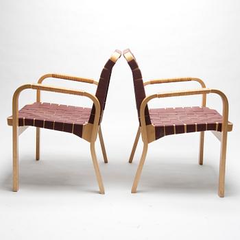 KARMSTOLAR, ett par, modell 45, Alvar Aalto, Artek. 1900-talets senare hälft.