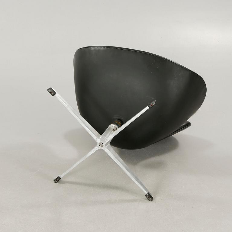 ARNE JACOBSEN, fåtölj, "Svanen", Fritz Hansen, Danmark, 1960-tal.