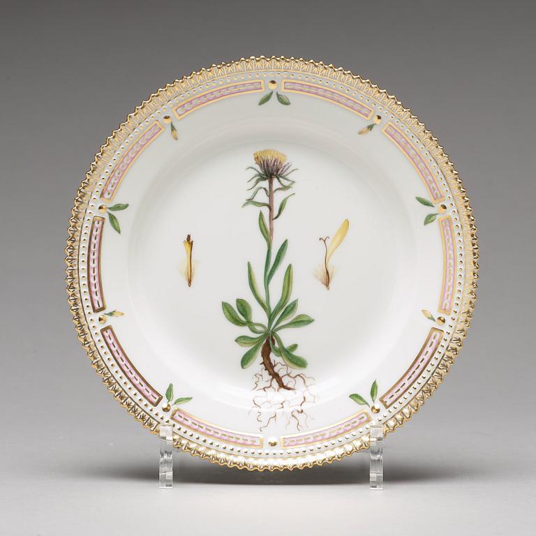 A set of 12 Royal Copenhagen "Flora Danica" dishes, Denmark, 20th Century.