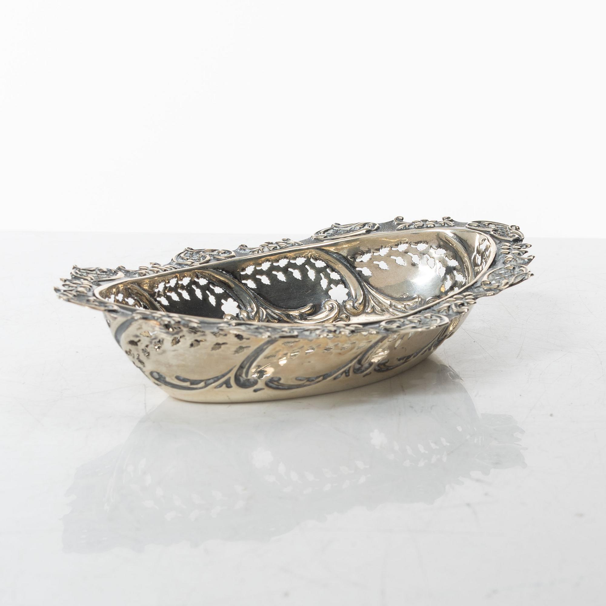 Ljusstakar, ett par, samt skål, silver, bl a Th Marthinsen, Tönsberg, Norge.