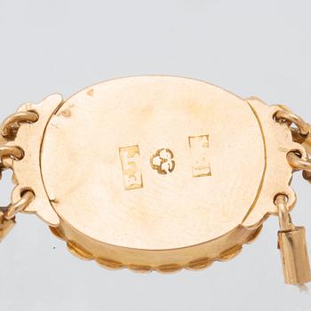 Halsband treradigt med odlade pärlor samt lås av 18K guld.