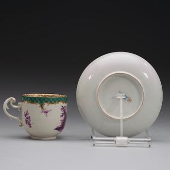 KOPP med FAT, porslin. Meissen, ca 1755.