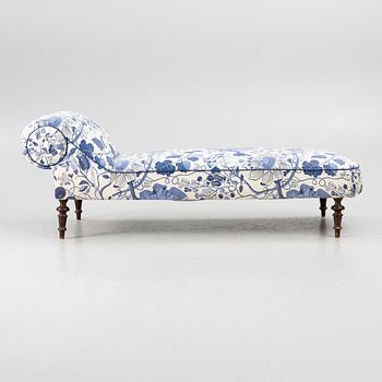 A chaise longue, circa 1900.